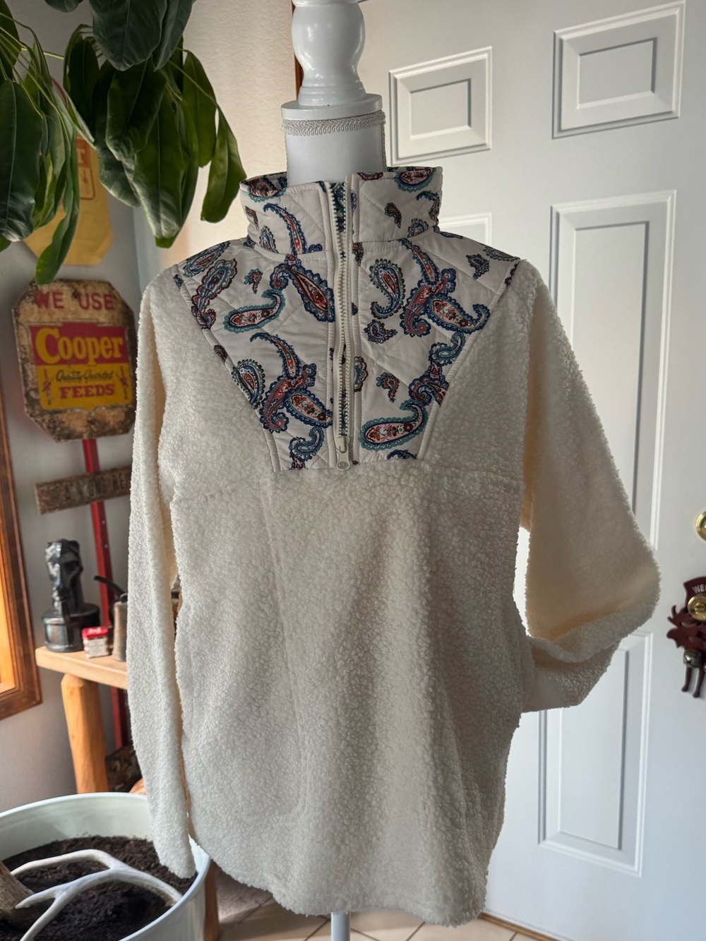 Vera Bradley Cream Sherpa Pullover with Paisley Yoke, size M